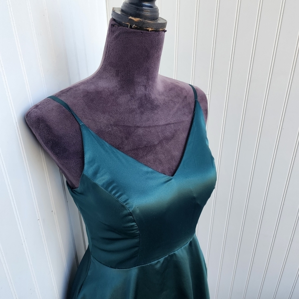 B Darlin Junior's Emerald Green Satin Skater Dress Pockets V-Neck Size 7/8 - Picture 6 of 15